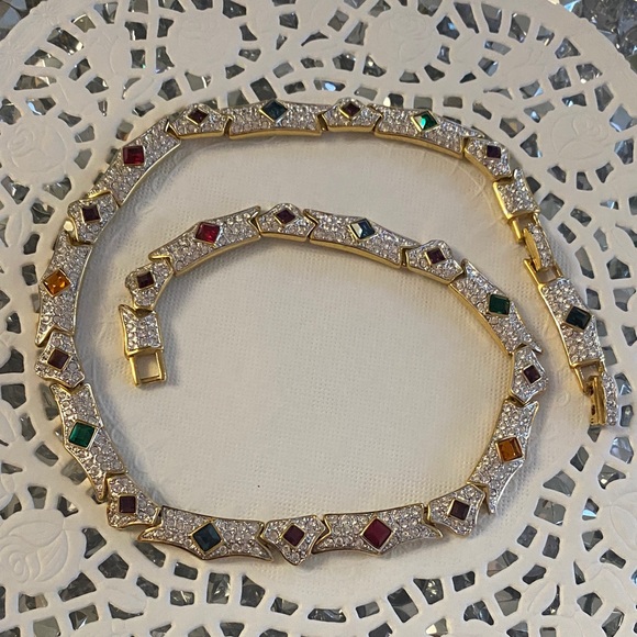 Vintage Crystals hinged collar Elegant Gold and Multicolor Gemstone Necklace - Picture 4 of 10